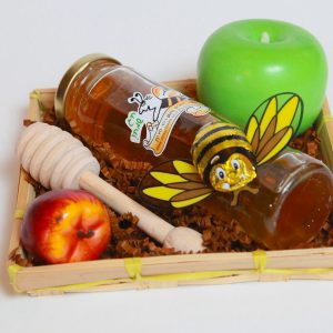 סלסלת מתנה עם דבש