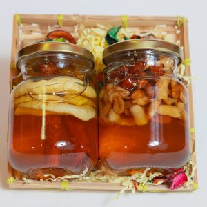 סלסלת מתנה עם דבש