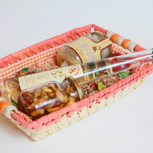 סלסלת מתנה עם דבש