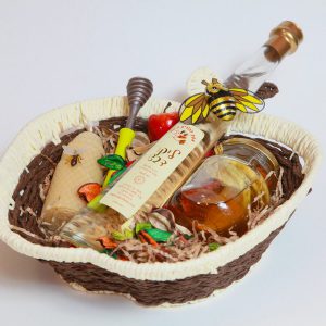 סלסלת מתנה עם דבש