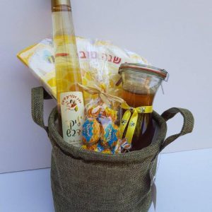 אריזת מתנה בסלסלה גדולה